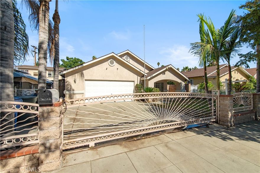 BEAUTIFUL SIGLE FAMILY HOME IN  THE CITY OF POMONA! SPACIOUS HOME PERFECT FOR LARGE FAMILY,2022 SQ FT OF LIVING SPACE.2 CAR ATTACHED GARAGE,PLENTY OF PARKING,BACK DRIVEWAY ALLEY ACCESS, A MUST COME TO SEE ...