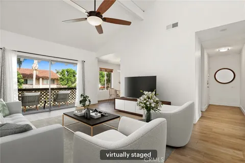 700 W La Veta Avenue Unit T4, Orange, CA 92868 - MLS#: PW25248790