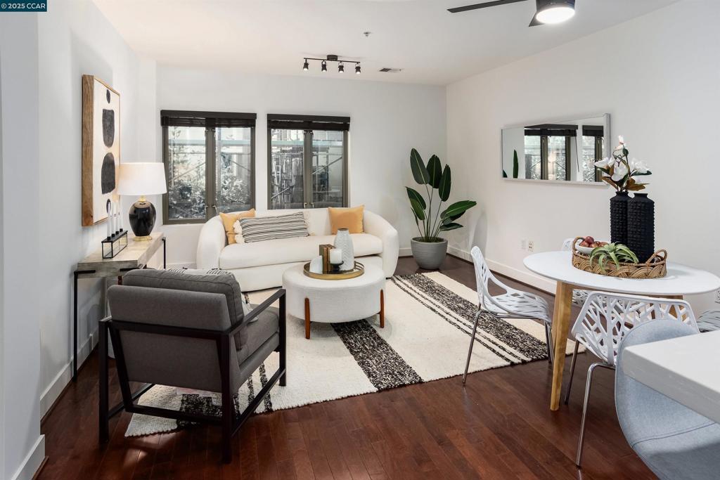 438 W Grand Ave 528