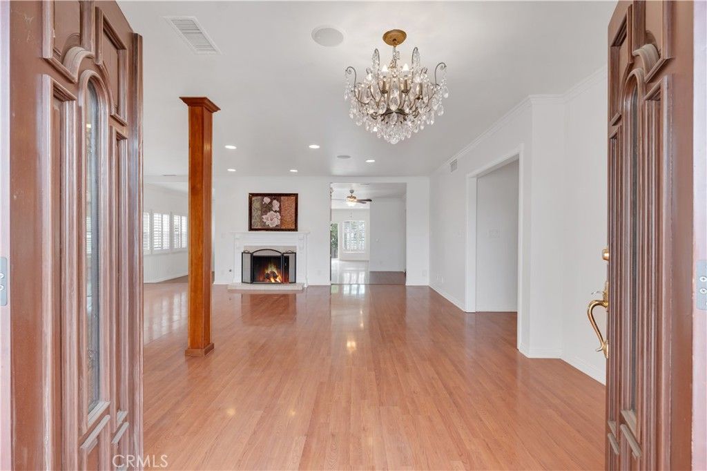 Photo of 10111 Oak Park Avenue, Northridge, CA 91325 (MLS # SR25195235)