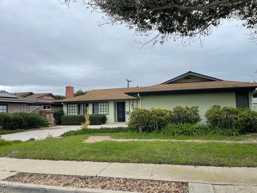 This single story home is centrally located in  Camarillo. The home offers three bedrooms, 2 baths. Master bath recently remodeled. New interior paint and air conditioning.  Located on a quiet cul-de-sac. Close to shopping, schools and parks.