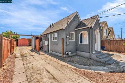 Photo of 1706 14Th St St, San Pablo, CA 94806 (MLS # 41115338)