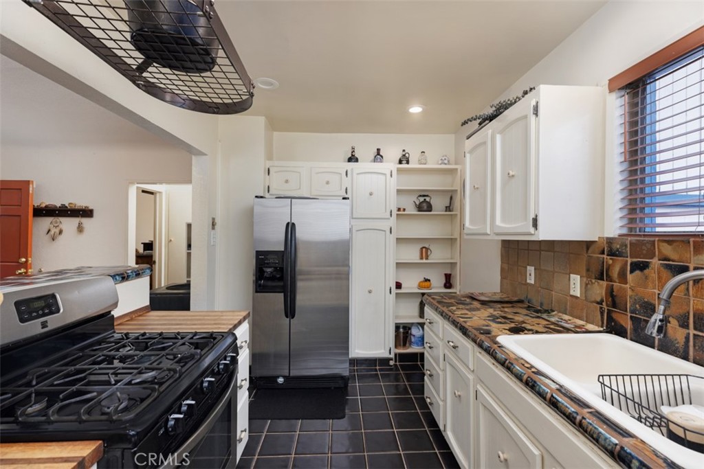 5851 Premiere Avenue