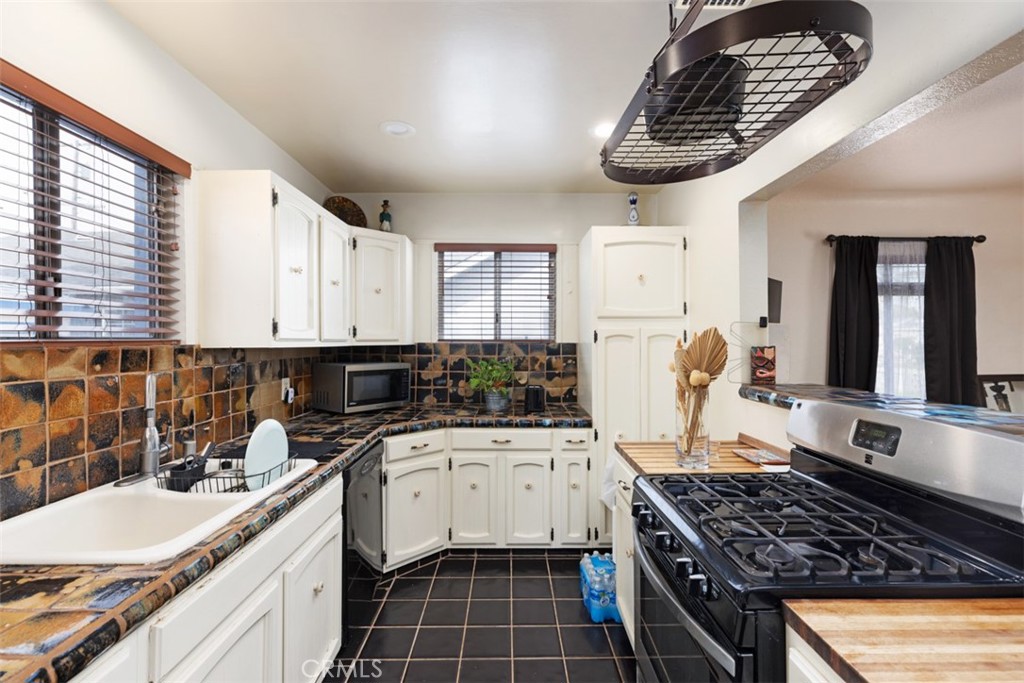 5851 Premiere Avenue