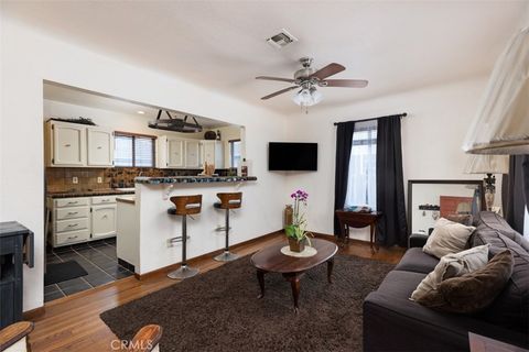 5851 Premiere Avenue Lakewood CA 90712