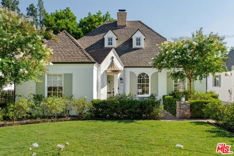 Photo of 2344 Paloma Street, Pasadena, CA 91104 (MLS # 26985587)