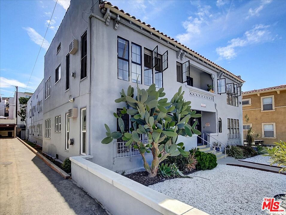 2050 Dracena Drive