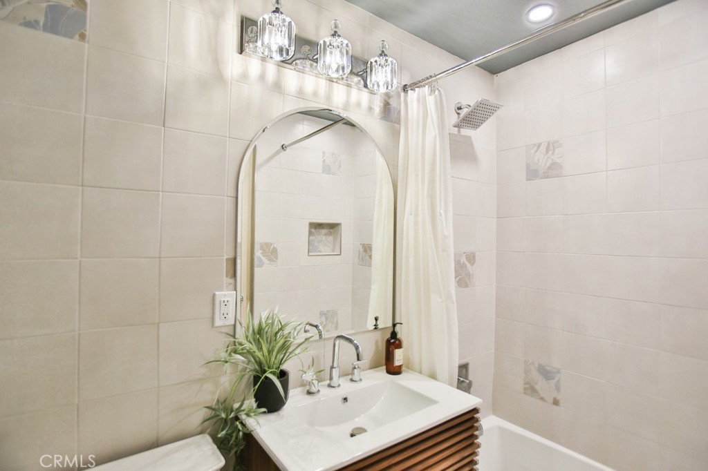 Casa De Laguna (CL) - Residential