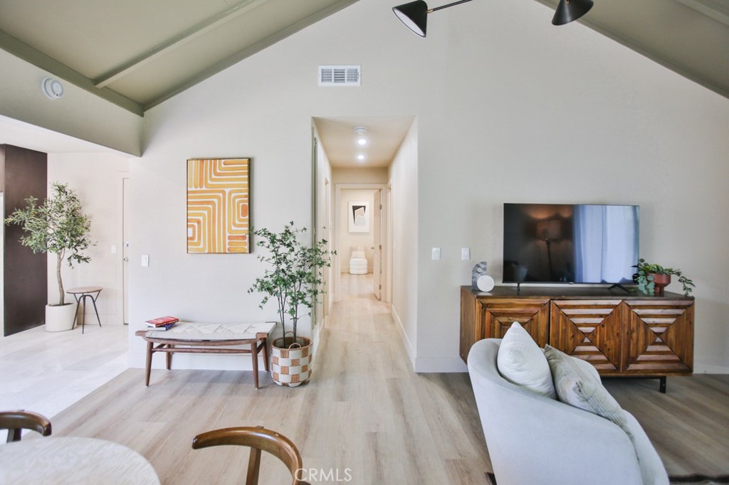 Casa De Laguna (CL) - Residential