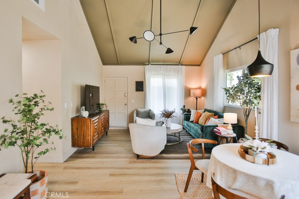 Casa De Laguna (CL) - Residential