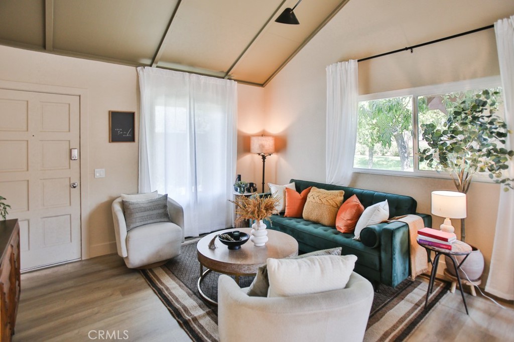 Casa De Laguna (CL) - Residential