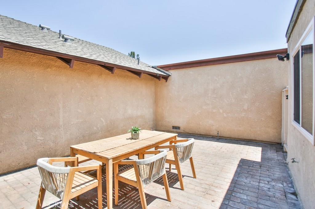 Casa De Laguna (CL) - Residential