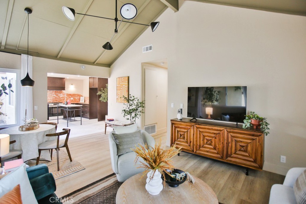 Casa De Laguna (CL) - Residential