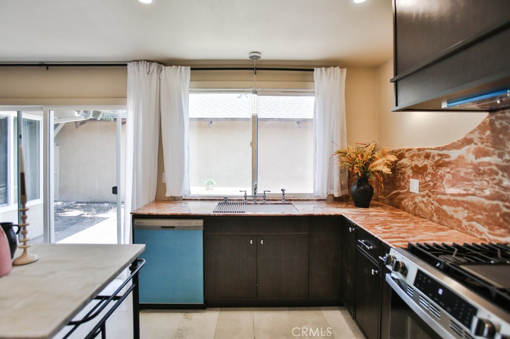 Casa De Laguna (CL) - Residential