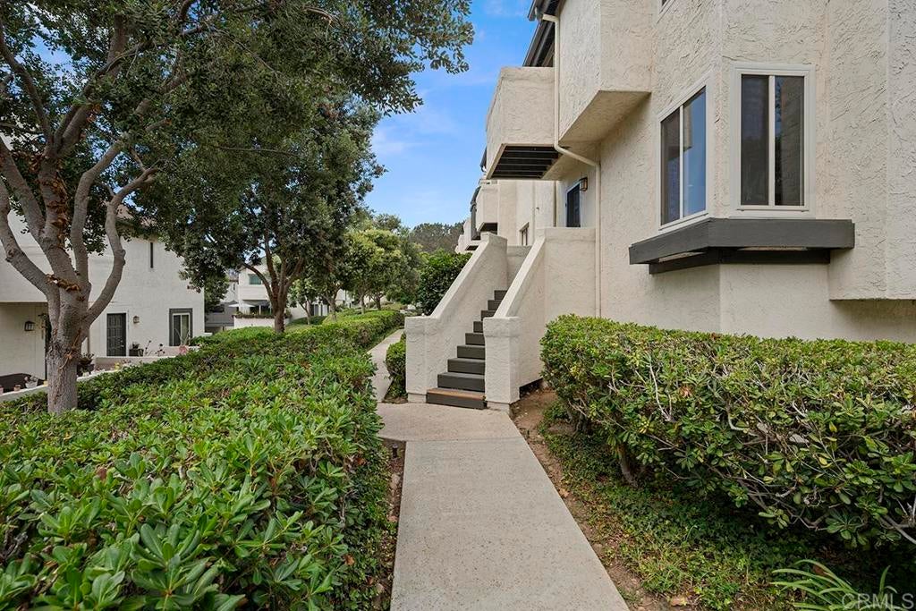 1235 River Glen Row 79