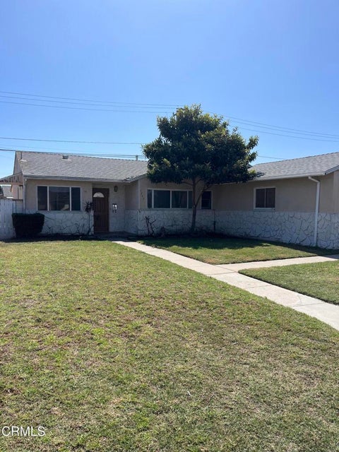 Photo of 1242 W Juniper Street, Oxnard, CA 93033 (MLS # V1-38810)