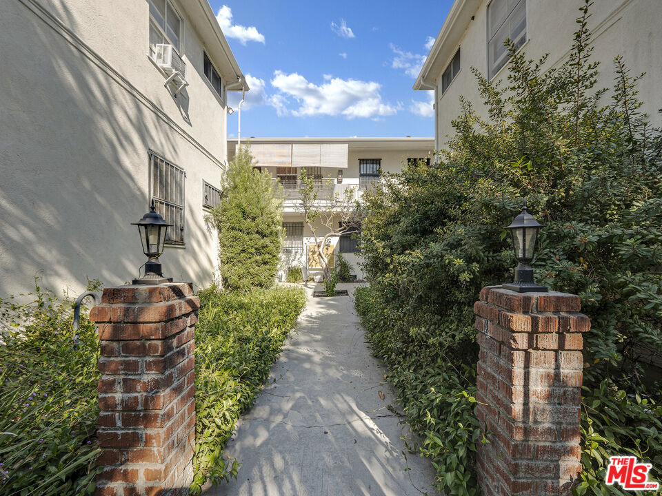 Properties 1 1200 S Citrus Avenue
