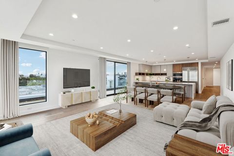 Photo of 725 N Croft Avenue #109, Los Angeles, CA 90069 (MLS # 25570233)