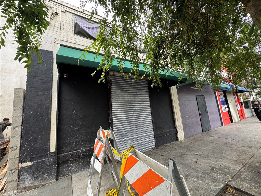 Prime Retail Opportunity on Bustling Vermont Ave! Property just like it was bought and now developed into multi-housing adjacent to the subject property.
Unlock the potential of this commercial land — a high-visibility retail storefront zoned LAC2, located in the heart of South Los Angeles. Built in 1924 and spanning approximately 2,800 square feet, this freestanding building sits on a generous 6,500 square foot lot, offering excellent frontage along a busy commercial corridor.
Positioned near major intersections and surrounded by a mix of residential, retail, and office buildings, this site is ideal for owner-users or investors seeking to capitalize on the area's continued development. The C2 zoning provides flexibility for a wide range of commercial uses including personal services, small-scale retail, travel agencies, or professional offices.
High-traffic location with excellent street visibility
Zoned LAC2 – multiple commercial use opportunities
Surrounded by thriving local businesses and public transit access
Just minutes from USC, DTLA, and major freeways