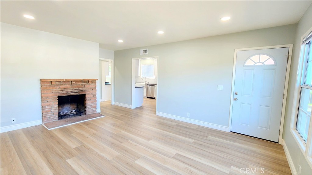 150 E Gladstone Street