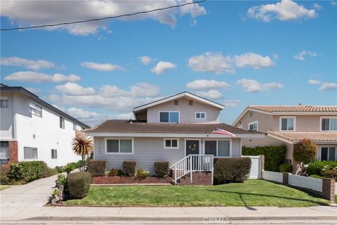 Photo of 2703 Curtis Avenue #3, Redondo Beach, CA 90278 (MLS # SB26048121)