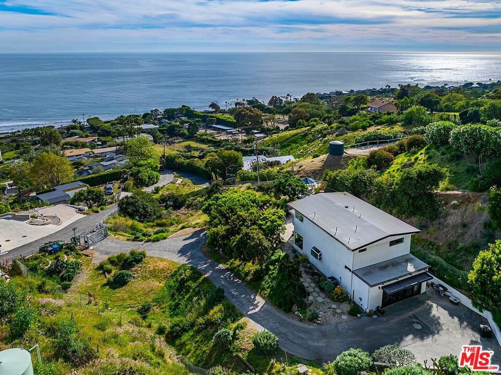 Photo of 31373 Pacific Coast Highway, Malibu, CA 90265 (MLS # 26666397)