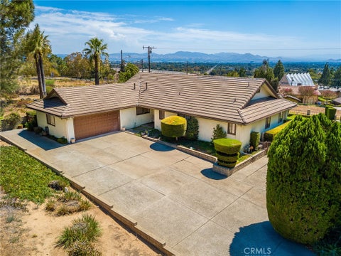 Photo of 5305 Park Ln LN, San Bernardino, CA 92404 (MLS # IV26187351)