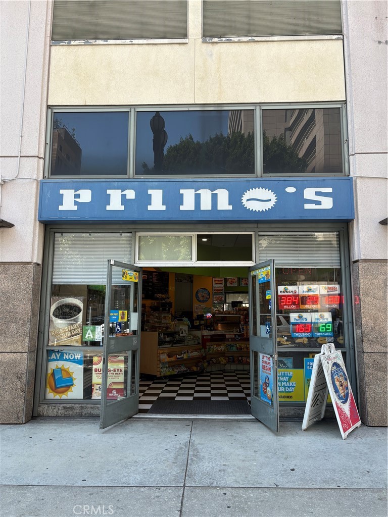Fantastic opportunity to own a well-established and highly reputable sandwich and coffee shop in the heart of Downtown. Known for its delicious sandwiches and quality coffee, this local gem has built a loyal customer base over the years. The business operates 5 days a week from 6 AM to 6 PM and is currently run by the owner with the help of one employee. Strong and consistent sales. Owner is retiring due to health reasons. Don’t miss this rare chance to take over a profitable and turnkey operation in a prime location!