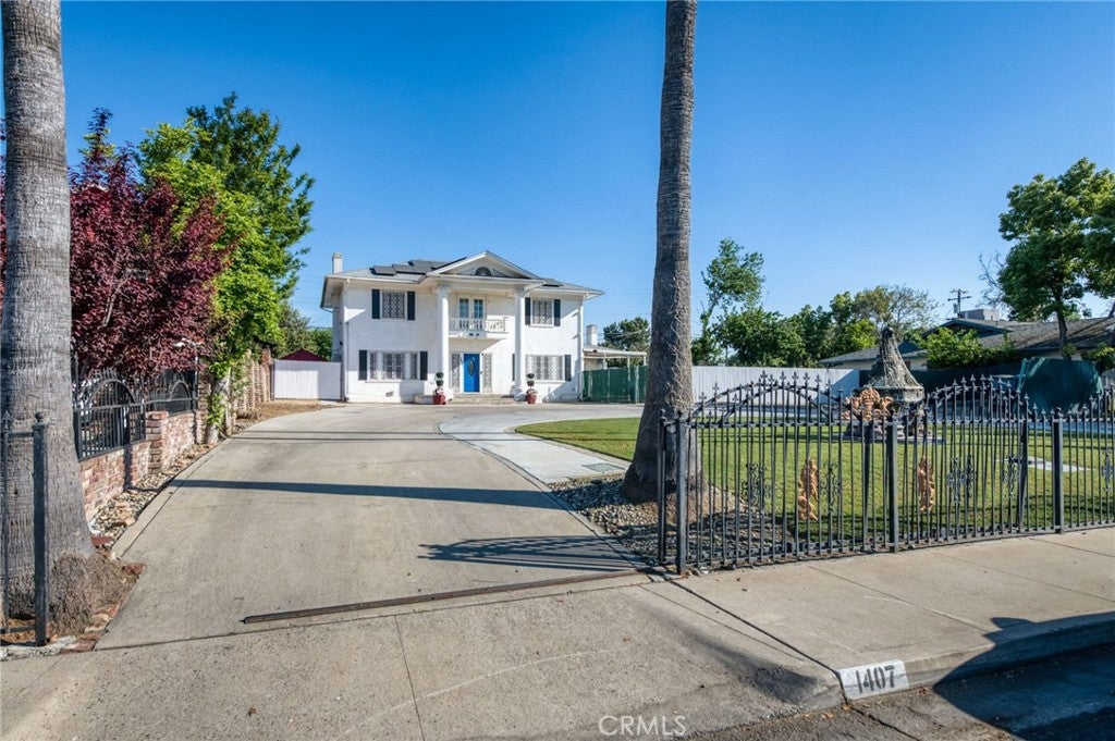 1407 E Princeton