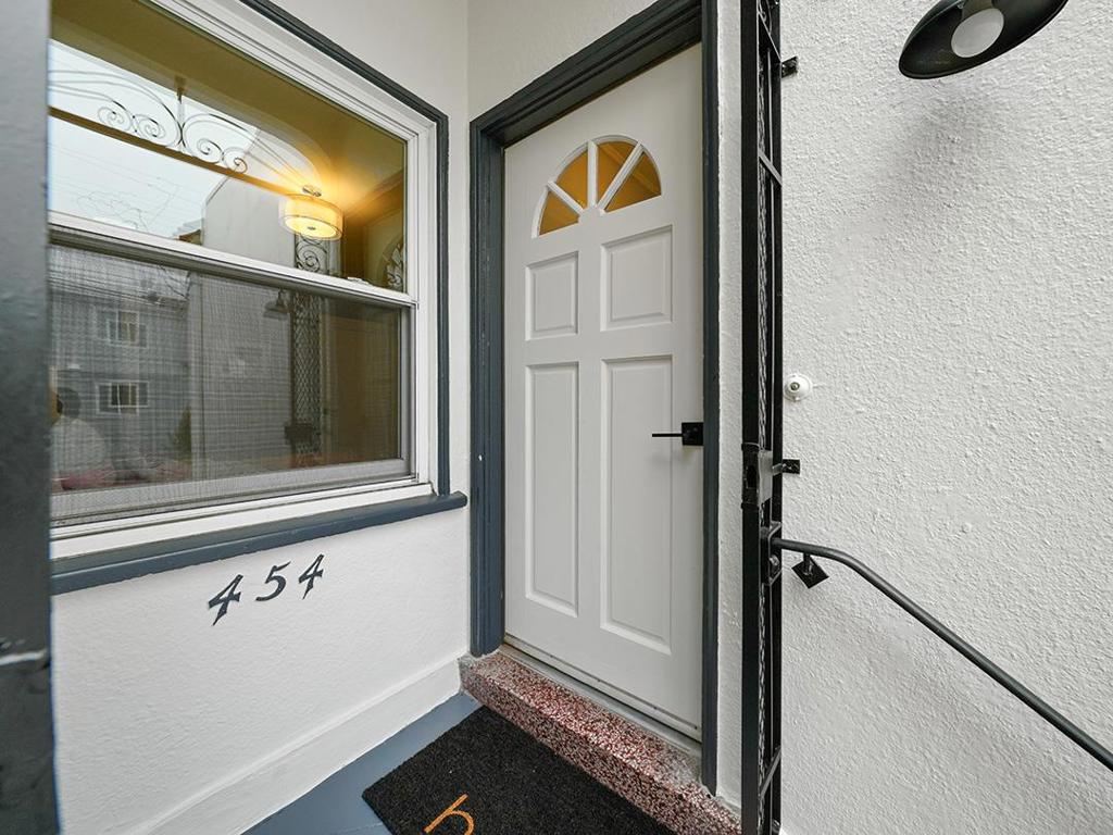 454 Ellington Avenue