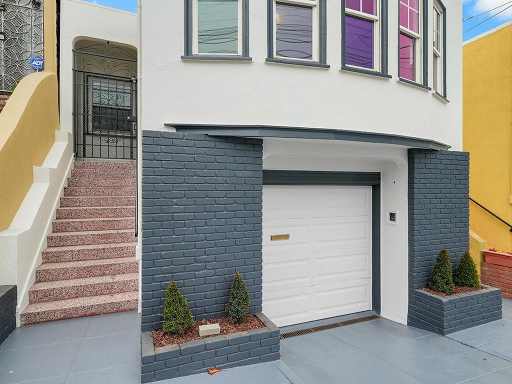 454 Ellington Avenue