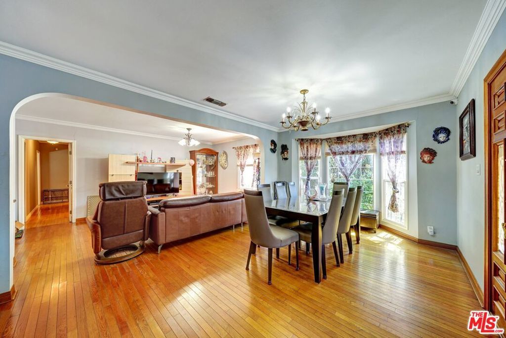 Photo of 844 N Poinsettia Place, Los Angeles, CA 90046 (MLS # 25556967)
