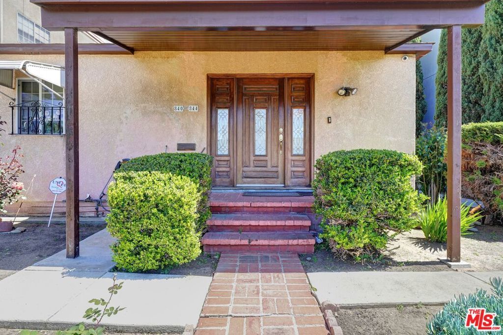 Photo of 844 N Poinsettia Place, Los Angeles, CA 90046 (MLS # 25556967)