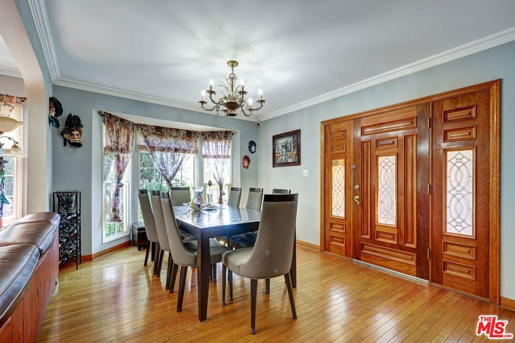 Photo of 844 N Poinsettia Place, Los Angeles, CA 90046 (MLS # 25556967)