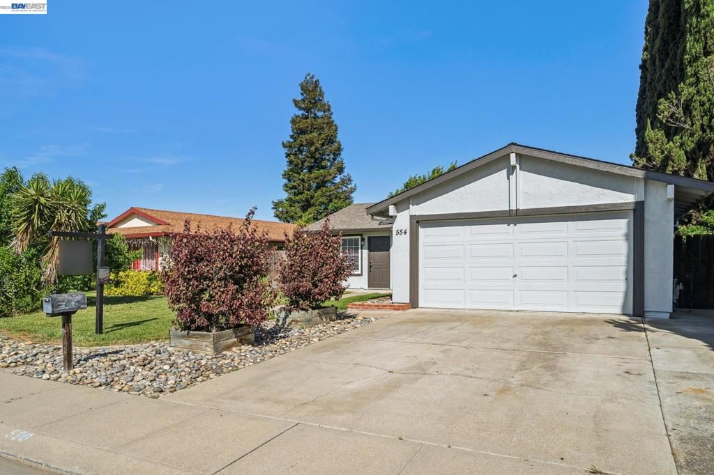Photo of 554 Chestnut Ave Ave, Tracy, CA 95376 (MLS # 41131467)
