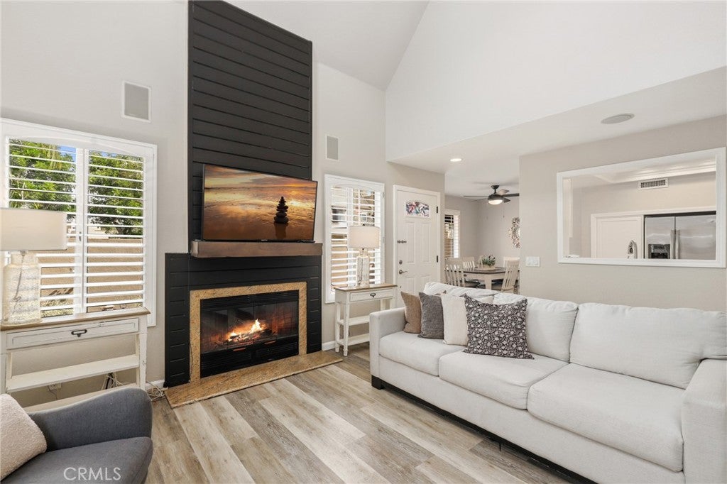 27841 Persimmon 44