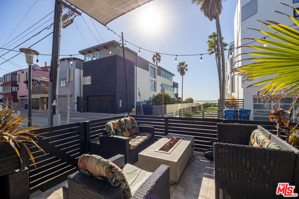 Fabulously furnished (or unfurnished) rental in prime South Beach Venice, just one house from the sand. Flooded with sunlight, this charming 2-bedroom, 2-bath lease is fully furnished and equipped, and includes a small private garage in a low-key, 5-unit building. Features an amazing shared patio with a firepit, BBQ, and beach views. Enjoy easy access to Washington Square's restaurants and bars or Abbot Kinney's trendy shopping. Comes with 1 car private garage.