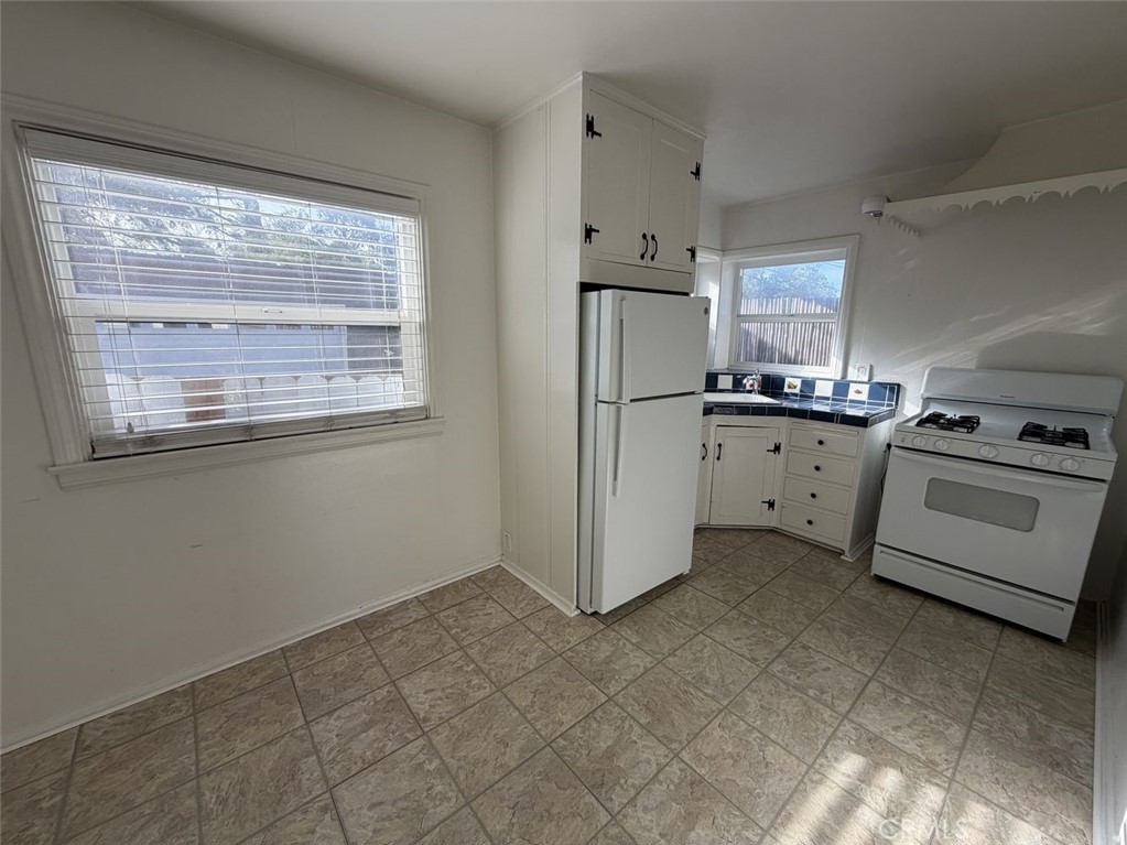 417 Poplar B - C
