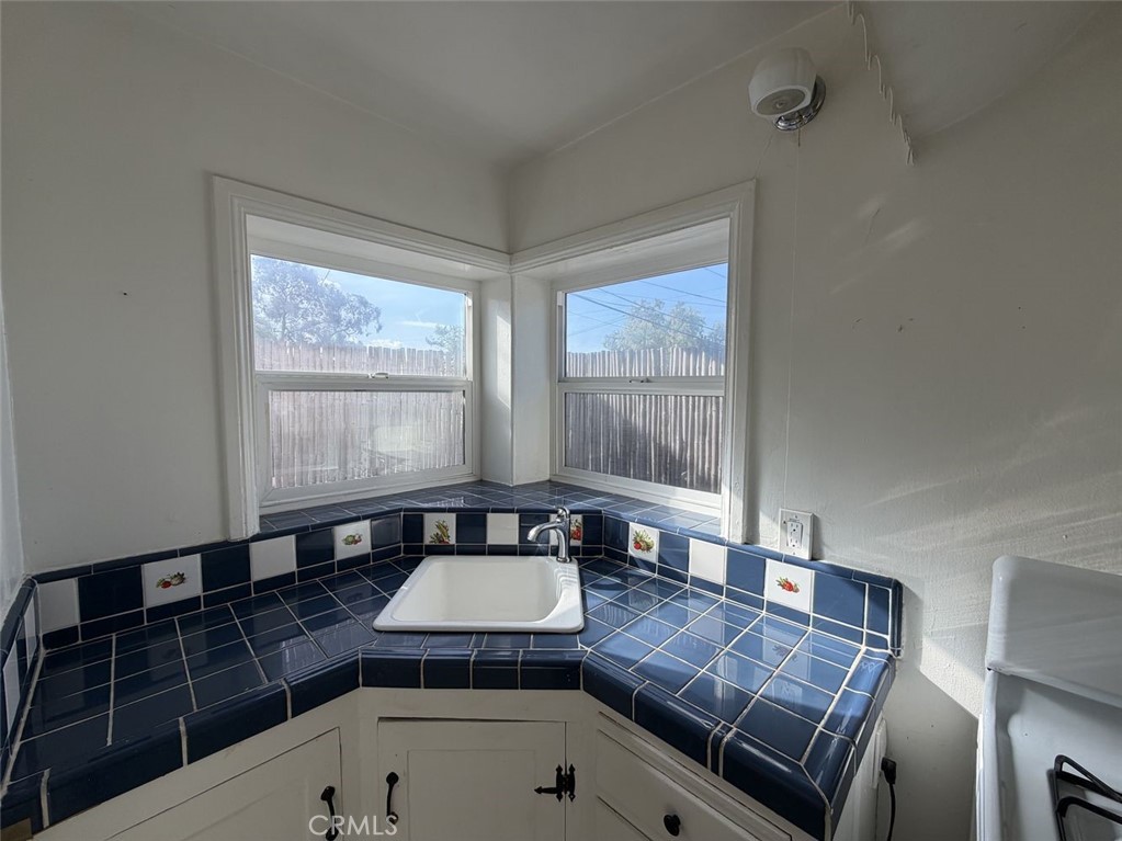 417 Poplar B - C