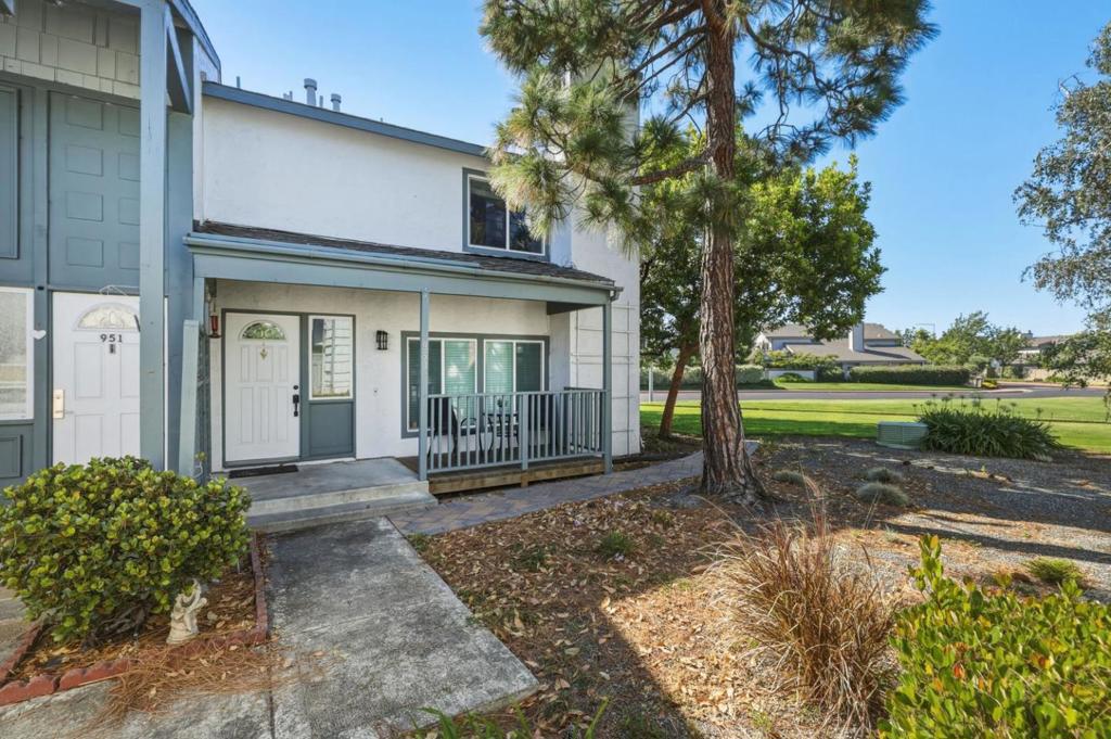 953 Diaz Lane