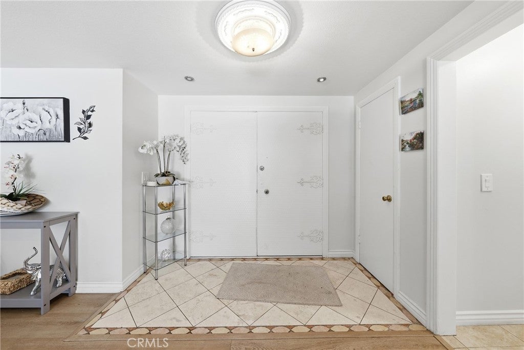 2542 N Pacific