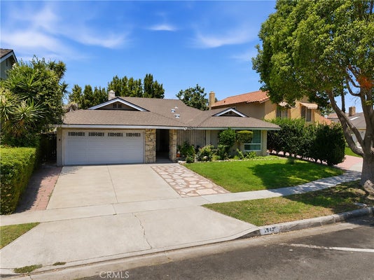 2542 N PACIFIC AVE, SANTA ANA, CA 92706 - Image 3556d09e8e3ab41309d6dc044ffcbf9c/32112515