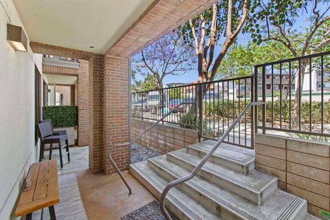 Photo of 5440 La Jolla Blvd #E106, La Jolla, CA 92037 (MLS # 260010154SD)