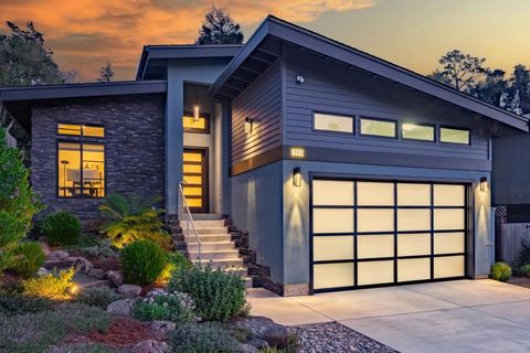 Photo of 340 Avenue Del Oro, El Granada, CA 94018 (MLS # ML82037179)