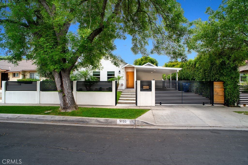 Photo of 5161 Nestle Avenue, Tarzana, CA 91356 (MLS # SR26099314)