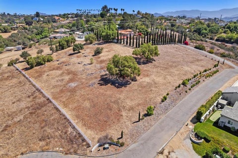 Photo of Linda Vista Terrace, Fallbrook, CA 92028 (MLS # NDP2607074)