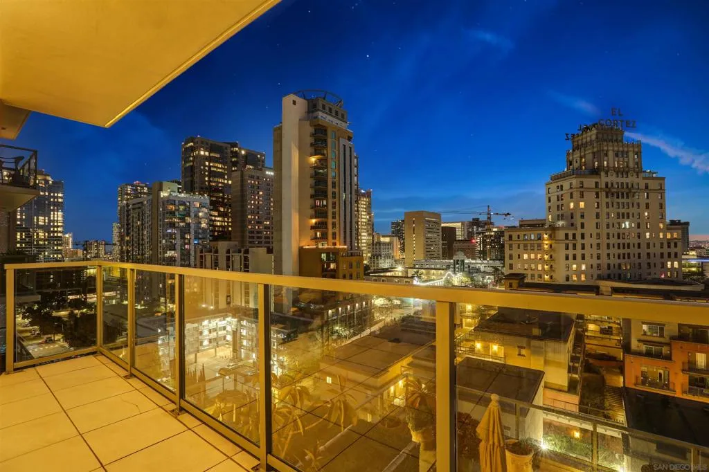 San Diego, California 92101, United States, 2 Bedrooms Bedrooms, ,2 BathroomsBathrooms,Residential,Active,128063