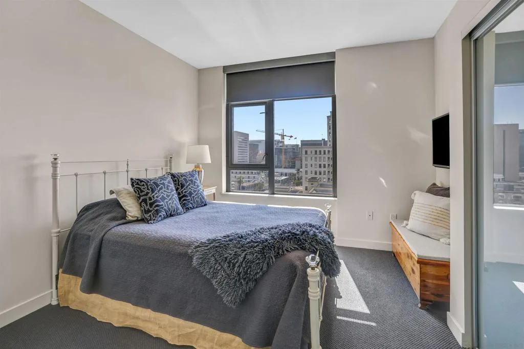 San Diego, California 92101, United States, 2 Bedrooms Bedrooms, ,2 BathroomsBathrooms,Residential,Active,128063