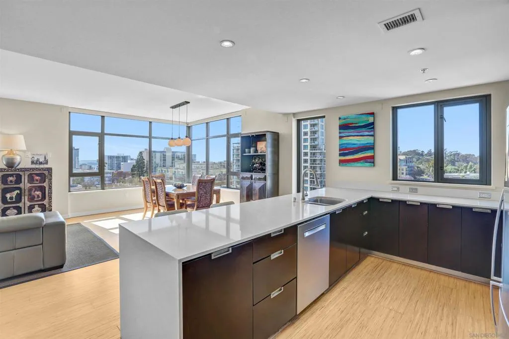 San Diego, California 92101, United States, 2 Bedrooms Bedrooms, ,2 BathroomsBathrooms,Residential,Active,128063