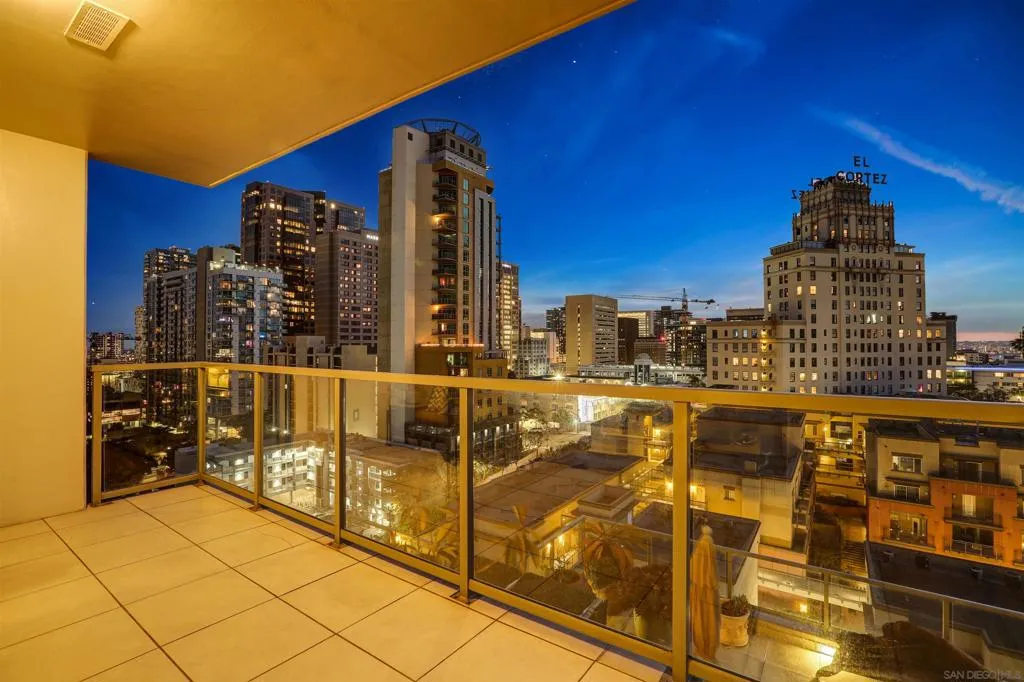 San Diego, California 92101, United States, 2 Bedrooms Bedrooms, ,2 BathroomsBathrooms,Residential,Active,128063